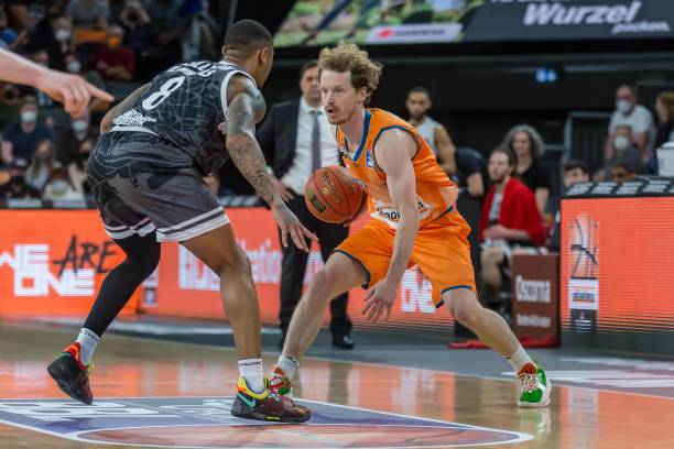 而言相当亮 而言相当亮